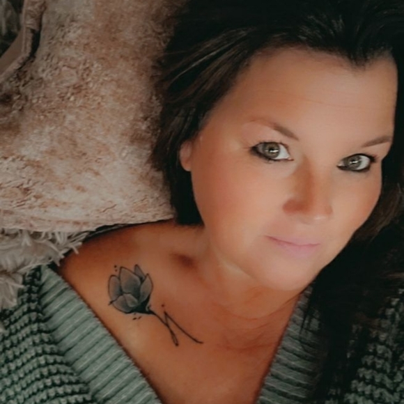 Meet your Posher, Sandy - Picture 3 of 3